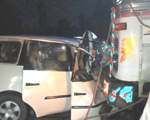 सड़क हादसे में चार महिलाओं समेत सात लोगों की मौत