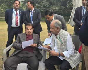 कुम्हारी टोल प्लाजा बंद करने समेत विभिन्न मांगों को लेकर नितिन गडकरी से मिले सांसद बृजमोहन अग्रवाल कुम्हारी टोल प्लाजा बंद करने समेत विभिन्न मांगों को लेकर नितिन गडकरी से मिले सांसद बृजमोहन अग्रवाल