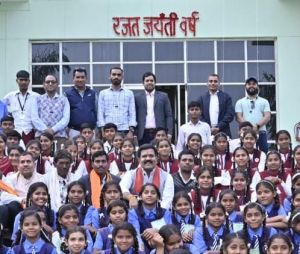 स्कूली बच्चों का विधानसभा का शैक्षणिक भ्रमण, उपमुख्यमंत्री विजय शर्मा से की मुलाकात स्कूली बच्चों का विधानसभा का शैक्षणिक भ्रमण, उपमुख्यमंत्री विजय शर्मा से की मुलाकात