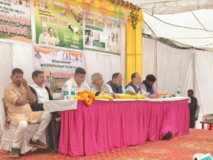 तिल्दा ब्लाॅक के कृषक सम्मेलन में किसानों को "विष्णु की पाती" की गई भेंट तिल्दा ब्लाॅक के कृषक सम्मेलन में किसानों को "विष्णु की पाती" की गई भेंट