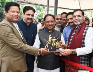 मुख्यमंत्री विष्णु देव साय से छत्तीसगढ़ वालीबॉल संघ के पदाधिकारियों ने की मुलाकात मुख्यमंत्री विष्णु देव साय से छत्तीसगढ़ वालीबॉल संघ के पदाधिकारियों ने की मुलाकात