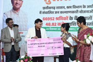 प्रदेश के श्रमिकों और उनके परिवार के सदस्यों को योजनाओं का लाभ दिलाने राज्य सरकार प्रतिबद्ध: श्रम मंत्री 