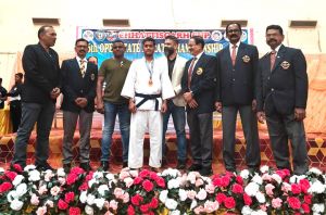 स्टेट कराते में ओम उपाध्याय ने जीता गोल्ड मैडल स्टेट कराते में ओम उपाध्याय ने जीता गोल्ड मैडल