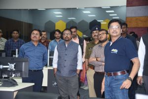 अपर मुख्य सचिव पिंगुआ ने कमांड एंड कंट्रोल सेंटर पहुंचकर आईटीएमएस प्रोजेक्ट का लिया जायजा अपर मुख्य सचिव पिंगुआ ने कमांड एंड कंट्रोल सेंटर पहुंचकर आईटीएमएस प्रोजेक्ट का लिया जायजा