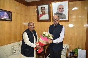 राज्यपाल श्री डेका से विधायकगणों ने सौजन्य भेंट की राज्यपाल श्री डेका से विधायकगणों ने सौजन्य भेंट की
