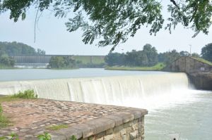 धमतरी के गंगरेल और मुरूमसिल्ली बांध की खूबसूरती लुभा रही पर्यटकों को धमतरी के गंगरेल और मुरूमसिल्ली बांध की खूबसूरती लुभा रही पर्यटकों को