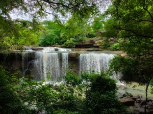 प्राकृतिक जलप्रपात, घने वन और धार्मिक स्थल के रूप में प्रसिद्ध है माॅ सियादेवी नारागांव प्राकृतिक जलप्रपात, घने वन और धार्मिक स्थल के रूप में प्रसिद्ध है माॅ सियादेवी नारागांव