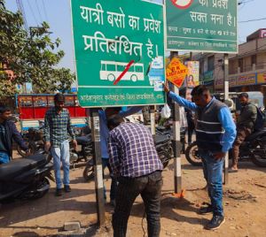 राजधानी के 15 प्रमुख चौक-चौराहों में ट्रैफिक होगा दुरूस्त, व्यस्तम मार्गाें से अतिक्रमण हटाकर बढ़ाई चौड़ाई राजधानी के 15 प्रमुख चौक-चौराहों में ट्रैफिक होगा दुरूस्त, व्यस्तम मार्गाें से अतिक्रमण हटाकर बढ़ाई चौड़ाई