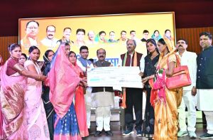 छत्तीसगढ़ को देश का अव्वल राज्य बनाने के लिए काम कर रही सरकार – अरुण साव छत्तीसगढ़ को देश का अव्वल राज्य बनाने के लिए काम कर रही सरकार – अरुण साव