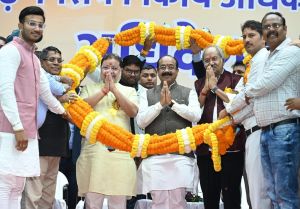 कर्मचारियों की जरूरतों व मांगों को लेकर संवेदनशील है सरकार – अरुण साव कर्मचारियों की जरूरतों व मांगों को लेकर संवेदनशील है सरकार – अरुण साव