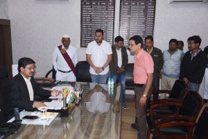 कलेक्टर ने जनदर्शन में सुनी कर्मचारियों की समस्याएं, निराकरण के दिए निर्देश कलेक्टर ने जनदर्शन में सुनी कर्मचारियों की समस्याएं, निराकरण के दिए निर्देश