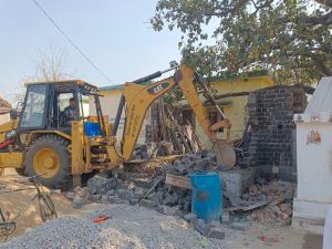  शंकरनगर स्थित जोन कार्यालय गार्डन के पीछे अवैध निर्माण हटाया,   जुर्माना लगाने दिया निर्देश