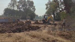 कोनी में तालाब को मूल स्वरूप लाने बड़ी कार्रवाई,निगम ने शुरू की खुदाई कोनी में तालाब को मूल स्वरूप लाने बड़ी कार्रवाई,निगम ने शुरू की खुदाई