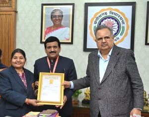 निःशुल्क नेत्र शिविर के लिए डॉ. दिनेश मिश्र का नाम गोल्डन बुक ऑफ वर्ल्ड रिकॉर्ड में निःशुल्क नेत्र शिविर के लिए डॉ. दिनेश मिश्र का नाम गोल्डन बुक ऑफ वर्ल्ड रिकॉर्ड में