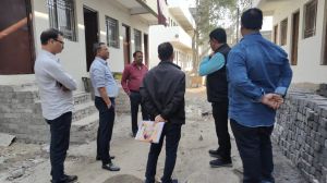 अपर आयुक्त ने कुष्ट बस्ती में निर्माणाधीन आवासों एवं नूरानी चैक में लगाये जा रहे पेवर कार्य की प्रगति देखी अपर आयुक्त ने कुष्ट बस्ती में निर्माणाधीन आवासों एवं नूरानी चैक में लगाये जा रहे पेवर कार्य की प्रगति देखी