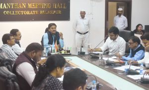 कलेक्टर ने की धान खरीदी की समीक्षा कलेक्टर ने की धान खरीदी की समीक्षा