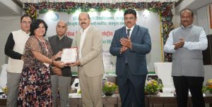 कृषि में प्रौद्योगिकी एवं नवाचारों के उपयोग से होगी नई क्रांति - डॉ. चंदेल कृषि में प्रौद्योगिकी एवं नवाचारों के उपयोग से होगी नई क्रांति - डॉ. चंदेल