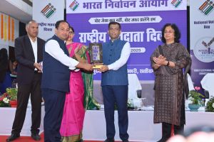 लोकतंत्र में मतदाताओं की भूमिका सबसे महत्वपूर्ण : राज्य निर्वाचन आयुक्त अजय कुमार सिंह लोकतंत्र में मतदाताओं की भूमिका सबसे महत्वपूर्ण : राज्य निर्वाचन आयुक्त अजय कुमार सिंह