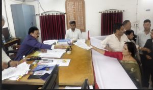  नगरीय निकाय चुनाव: महापौर के लिए 5 अभ्यर्थियों ने किया नामांकन दाखिल 