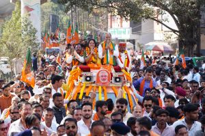  हजारों भाजपा कार्यकर्ताओं के साथ भव्य रैली के साथ मीनल चौबे ने किया मेयर पद पर नामांकन