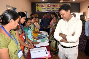  कलेक्टर ने नाम निर्देशन पत्र प्राप्त करने एवं जमा करने की कार्यवाही का अवलोकन किया