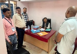 नगर पंचायत माना कैंप के अभ्यर्थियों द्वारा प्रस्तुत लेखाओं का व्यय प्रेक्षक ने किया परीक्षण