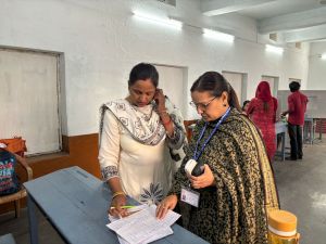 रायपुर के लिए नियुक्त सामान्य प्रेक्षक ने मतदान केंद्रों का किया निरीक्षण  