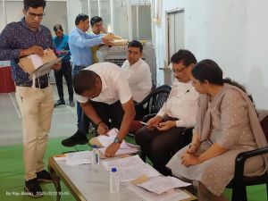 मतदान पश्चात् निर्वाचन प्रेक्षक ने भारती विश्वविद्यालय में की संवीक्षा की कार्यवाही मतदान पश्चात् निर्वाचन प्रेक्षक ने भारती विश्वविद्यालय में की संवीक्षा की कार्यवाही