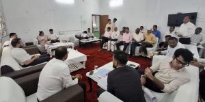 प्रेक्षक ने रिटर्निग अफसरों की बैठक लेकर की मतदान की संवीक्षा प्रेक्षक ने रिटर्निग अफसरों की बैठक लेकर की मतदान की संवीक्षा