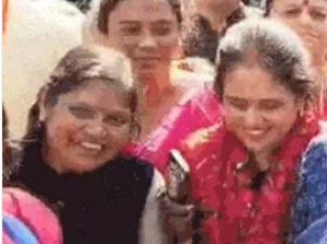 नगर निगम चुनाव में मीनल चौबे एक लाख से अधिक वोट से आगे, देखें रूझान और परिणाम... 