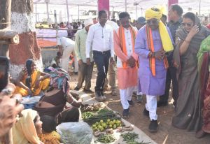 माता मावली मेले में शामिल हुए वन मंत्री केदार कश्यप माता मावली मेले में शामिल हुए वन मंत्री केदार कश्यप