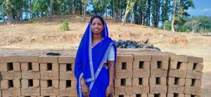  संघर्ष की मिट्टी से बनी सरिता की तक़दीर