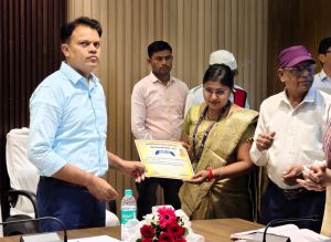 मुख्यमंत्री शिक्षा गौरव अलंकरण, जिले के प्राथमिक एवं माध्यमिक स्तर के 18 शिक्षक-शिक्षिकाओं को किया गया सम्मानित