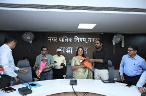 महापौर ने कहा - जनता के सुझावों से जनता की सुविधाओं के लिए काम होगा महापौर ने कहा - जनता के सुझावों से जनता की सुविधाओं के लिए काम होगा