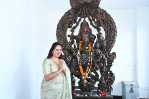 महापौर मीनल चौबे ने गणेश जी की पूजा कर शहर को विकसित करने आशीर्वाद मांगा महापौर मीनल चौबे ने गणेश जी की पूजा कर शहर को विकसित करने आशीर्वाद मांगा