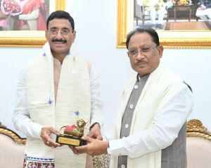 मुख्यमंत्री साय से केंद्रीय रक्षा राज्य मंत्री संजय सेठ ने की सौजन्य भेंट मुख्यमंत्री साय से केंद्रीय रक्षा राज्य मंत्री संजय सेठ ने की सौजन्य भेंट