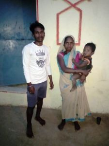 बिरहोर परिवार की 3 महिलाओं को मिल रहा है महतारी वंदन का लाभ, घर के मुखिया को मिला पक्का आवास बिरहोर परिवार की 3 महिलाओं को मिल रहा है महतारी वंदन का लाभ, घर के मुखिया को मिला पक्का आवास