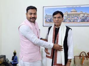 युवा आयोग अध्यक्ष तोमर ने केंद्रीय मंत्री डॉ. माण्डविया से भेंट की युवा आयोग अध्यक्ष तोमर ने केंद्रीय मंत्री डॉ. माण्डविया से भेंट की