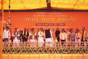 कोण्डागांव नगरपालिका के नवनिर्वाचित अध्यक्ष एवं पार्षदों को दिलाई गई शपथ कोण्डागांव नगरपालिका के नवनिर्वाचित अध्यक्ष एवं पार्षदों को दिलाई गई शपथ