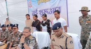 गरियाबंद में तीन इनामी नक्सलियों ने किया समर्पण