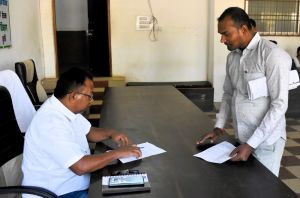 अपर कलेक्टर ने जनदर्शन में सुनी आम लोगों की समस्याएं अपर कलेक्टर ने जनदर्शन में सुनी आम लोगों की समस्याएं