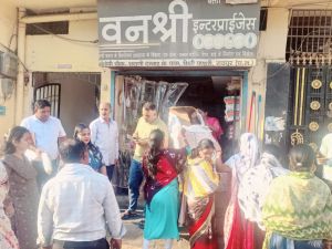 वनश्री इंटरप्राइजेस का आकस्मिक निरीक्षण लगभग 200 किलोग्राम प्रतिबंधित पॉलीथिन जप्त