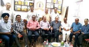  मिडिल स्&zwj;कूल मित्र समूह ने होली मिलन में विद्यार्थी जीवन को किया याद