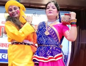 होली के गानों, कपल रैंपवॉक के साथ महाराष्ट्र मंडल में मनाया गया मिलन समारोह होली के गानों, कपल रैंपवॉक के साथ महाराष्ट्र मंडल में मनाया गया मिलन समारोह