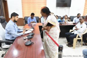 कलेक्टर अभिजीत सिंह ने जनसमस्याओं का त्वरित समाधान करने संबंधित अधिकारियों को दिए निर्देश कलेक्टर अभिजीत सिंह ने जनसमस्याओं का त्वरित समाधान करने संबंधित अधिकारियों को दिए निर्देश