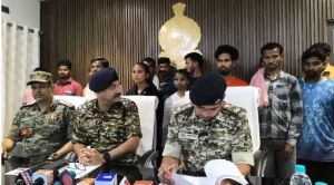 छत्तीसगढ़ की आत्मसमर्पण एवं पुनर्वास नीति का असर – बीजापुर में 19 नक्सलियों ने किया आत्मसमर्पण छत्तीसगढ़ की आत्मसमर्पण एवं पुनर्वास नीति का असर – बीजापुर में 19 नक्सलियों ने किया आत्मसमर्पण