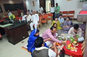 सभापति सूर्यकांत राठौड़ ने निगम मुख्यालय में पूजा-अर्चना की सभापति सूर्यकांत राठौड़ ने निगम मुख्यालय में पूजा-अर्चना की