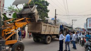 जोन 5 में सड़क बाधा, गंदगी फैलाने पर व्यापारियों पर लगा जुर्माना जोन 5 में सड़क बाधा, गंदगी फैलाने पर व्यापारियों पर लगा जुर्माना