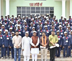 छत्तीसगढ़ विधानसभा परिसर में गूंज उठी बीजापुर के युवाओं की बुलंद आवाज – ‘नक्सलवाद से मुक्ति और विकास की राह पर आगे बढ़ने का है इरादा’ छत्तीसगढ़ विधानसभा परिसर में गूंज उठी बीजापुर के युवाओं की बुलंद आवाज – ‘नक्सलवाद से मुक्ति और विकास की राह पर आगे बढ़ने का है इरादा’