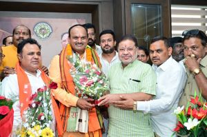 रायपुर निगम सभापति सूर्यकान्त राठौड़ ने पदभार संभाला रायपुर निगम सभापति सूर्यकान्त राठौड़ ने पदभार संभाला